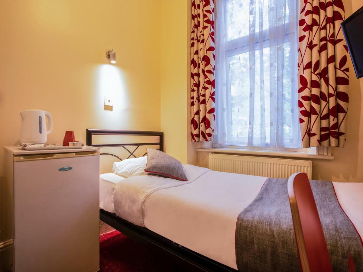 Oyo Lifestyle Golden Strand Лондон Екстер'єр фото