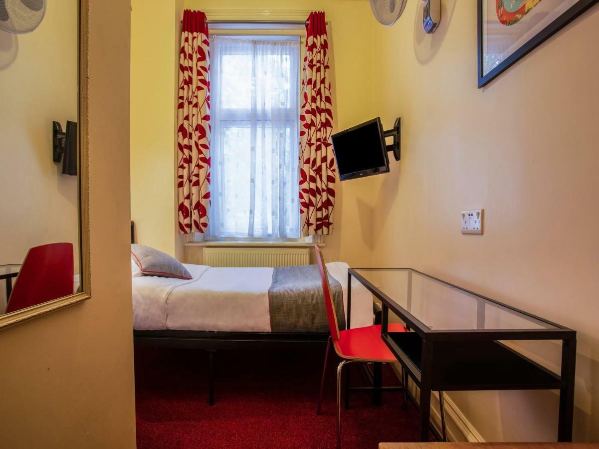 Oyo Lifestyle Golden Strand Лондон Екстер'єр фото